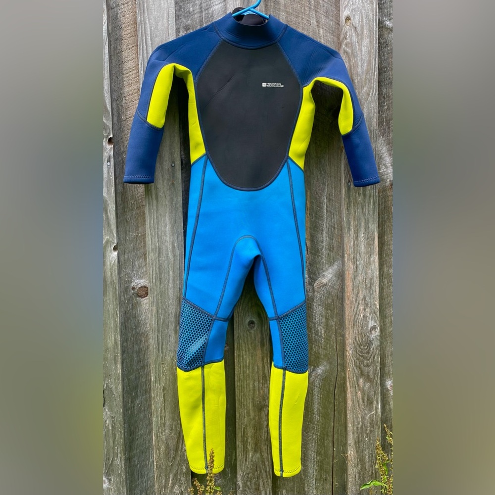 KIDS MOUNTAIN WAREHOUSE BEACH BLUE & YELLOW WET SUIT FOR AGES 7 & 8